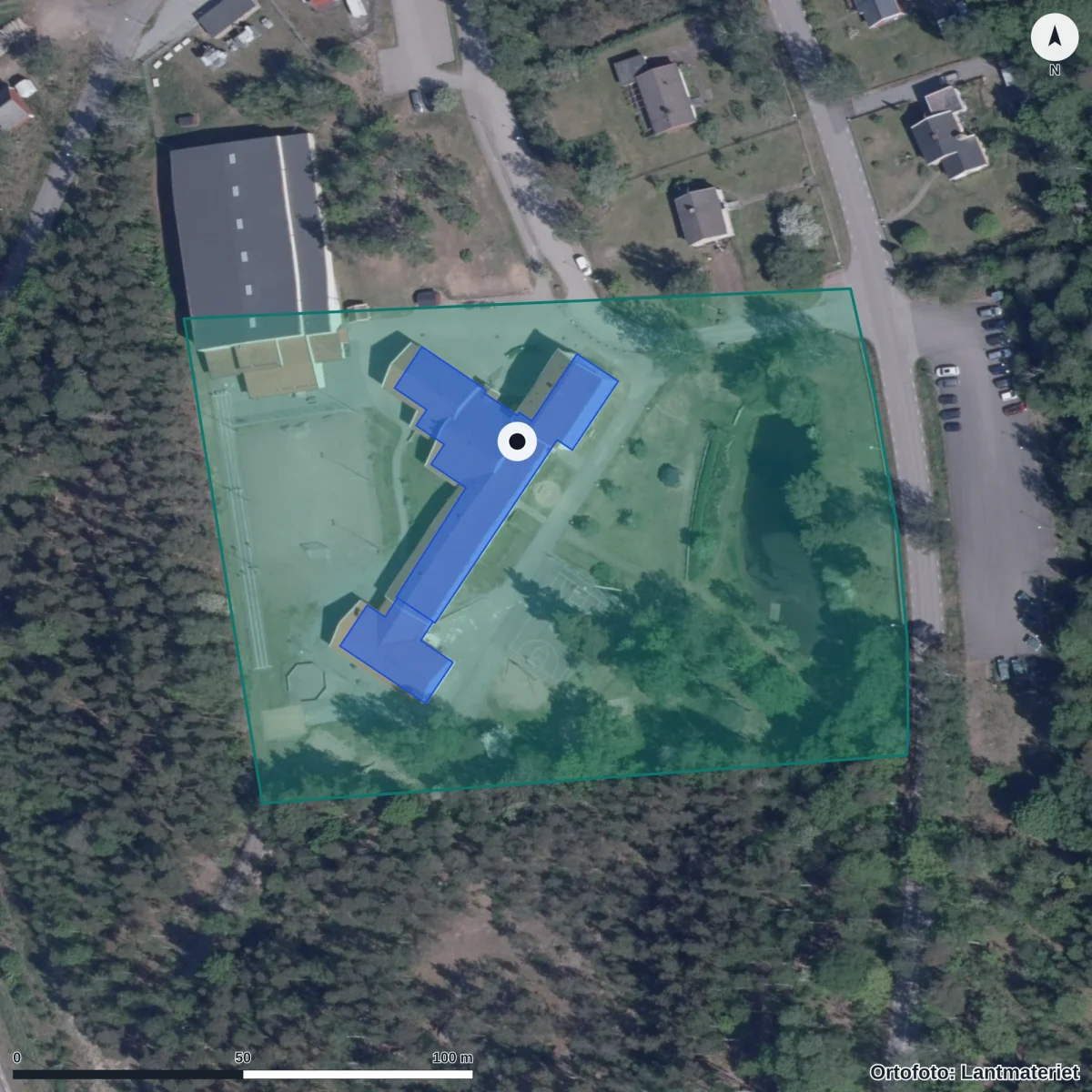 Flygbild över Johansfors skola, ortofoto från Lantmäteriet