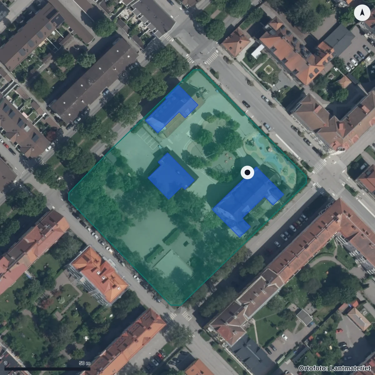 Flygbild över Sverkerskolan, ortofoto från Lantmäteriet