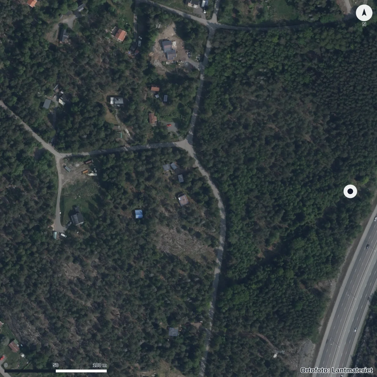 Flygbild över Internationella Engelska Skolan Länna, ortofoto från Lantmäteriet