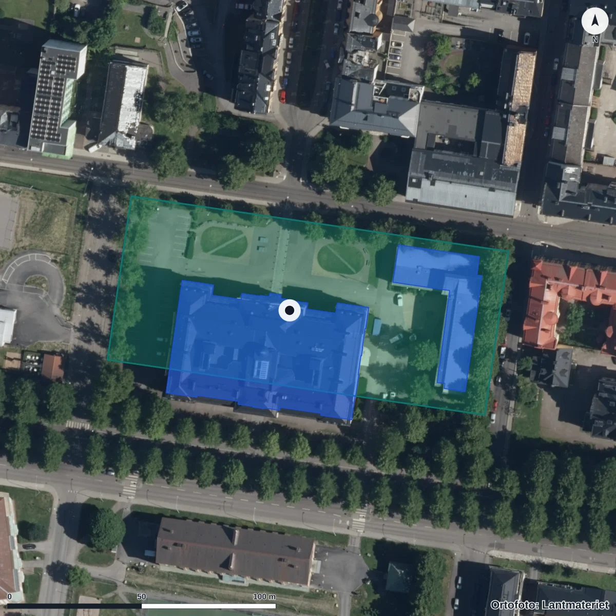 Flygbild över De Geergymnasiet, ortofoto från Lantmäteriet