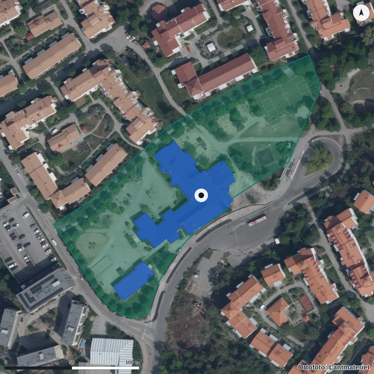 Flygbild över Jarlabergs skola, ortofoto från Lantmäteriet