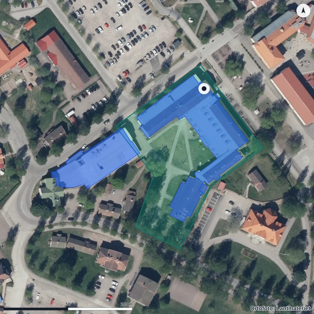 Flygbild över Leksands gymnasium, ortofoto från Lantmäteriet