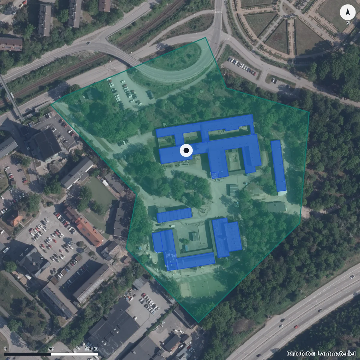 Flygbild över Wämöskolan, ortofoto från Lantmäteriet