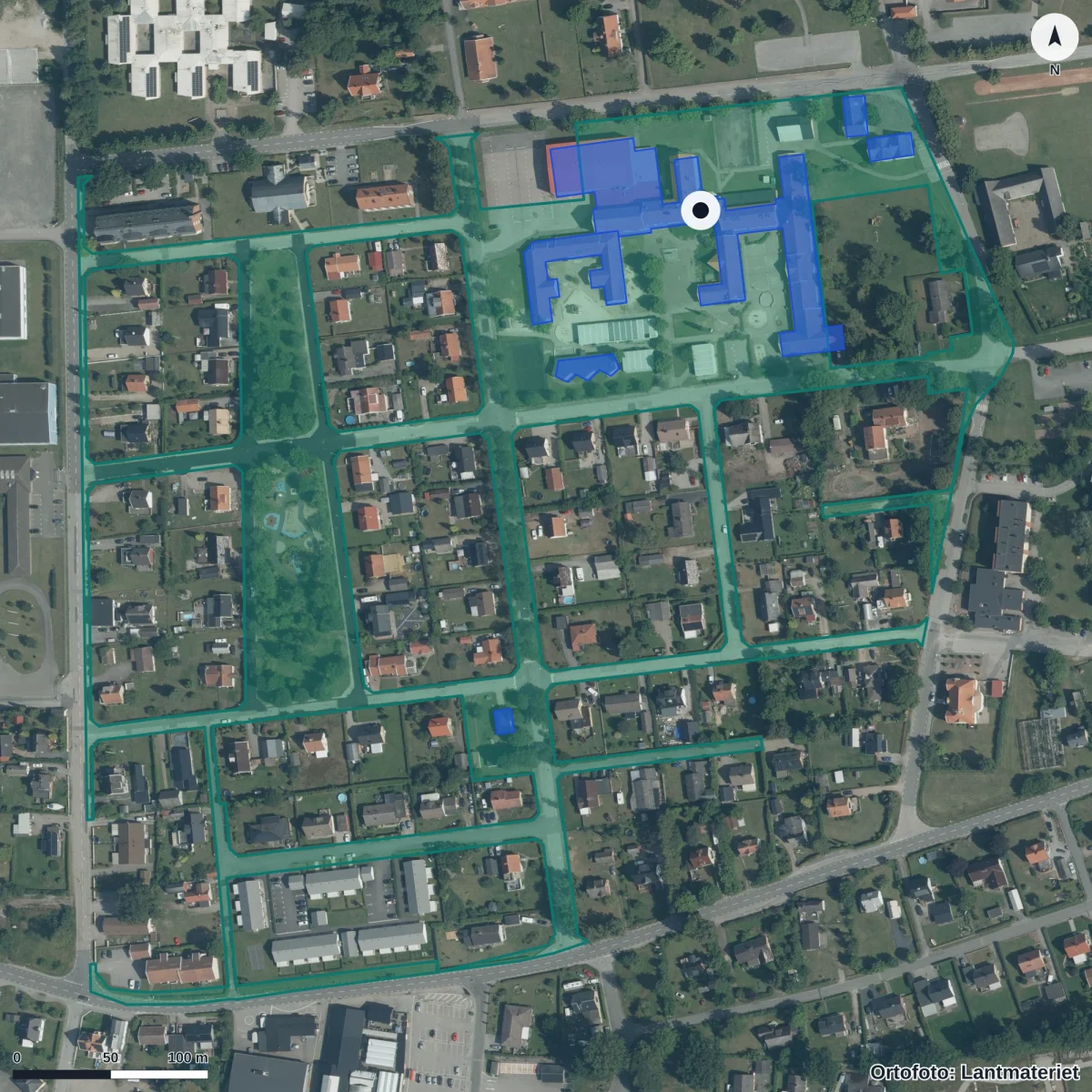 Flygbild över Mjällby skola, ortofoto från Lantmäteriet