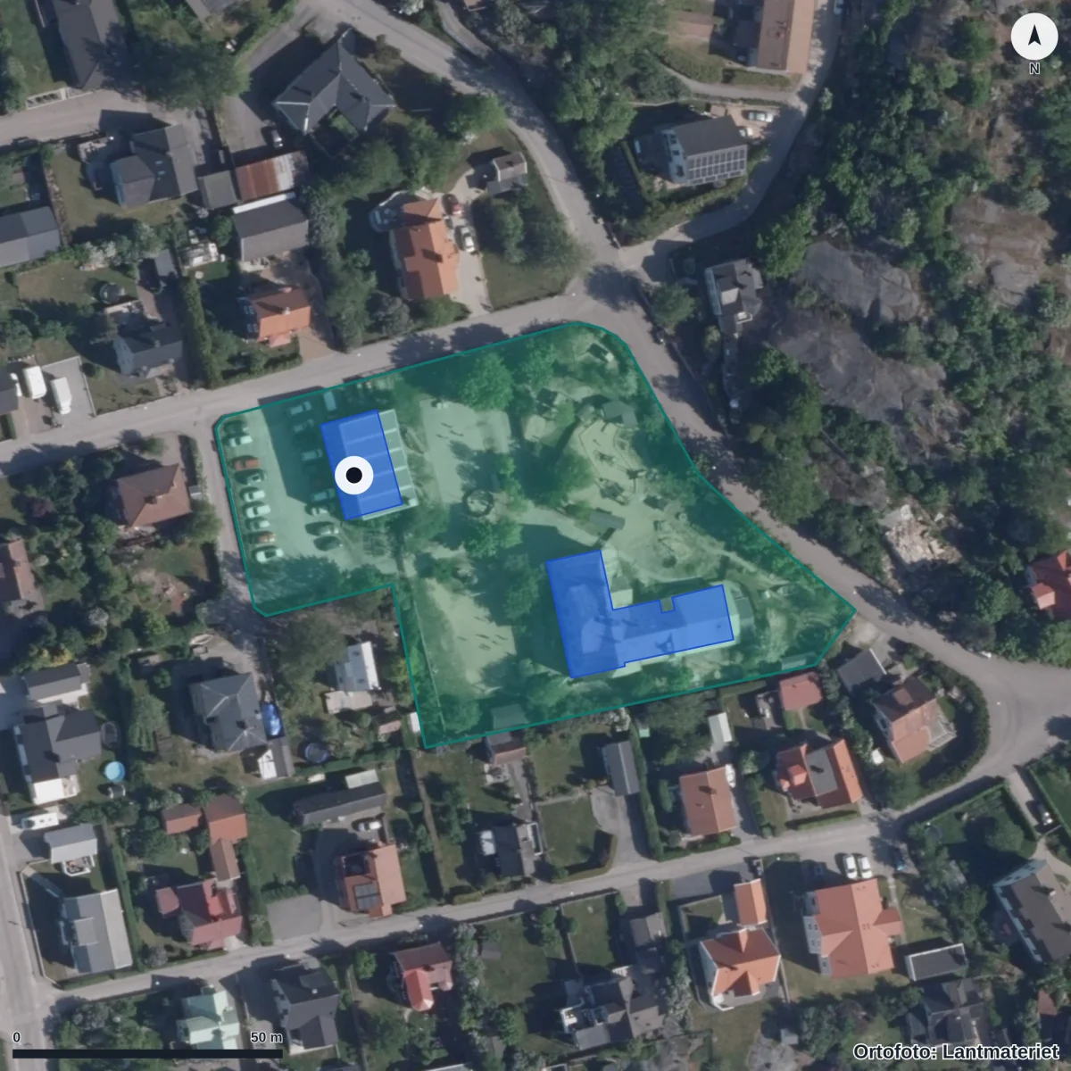 Flygbild över Waldorfskolan i Karlshamn, ortofoto från Lantmäteriet