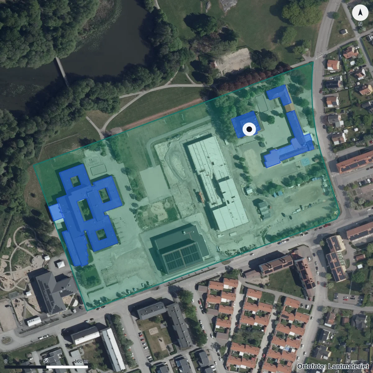 Flygbild över Släbroskolan, ortofoto från Lantmäteriet