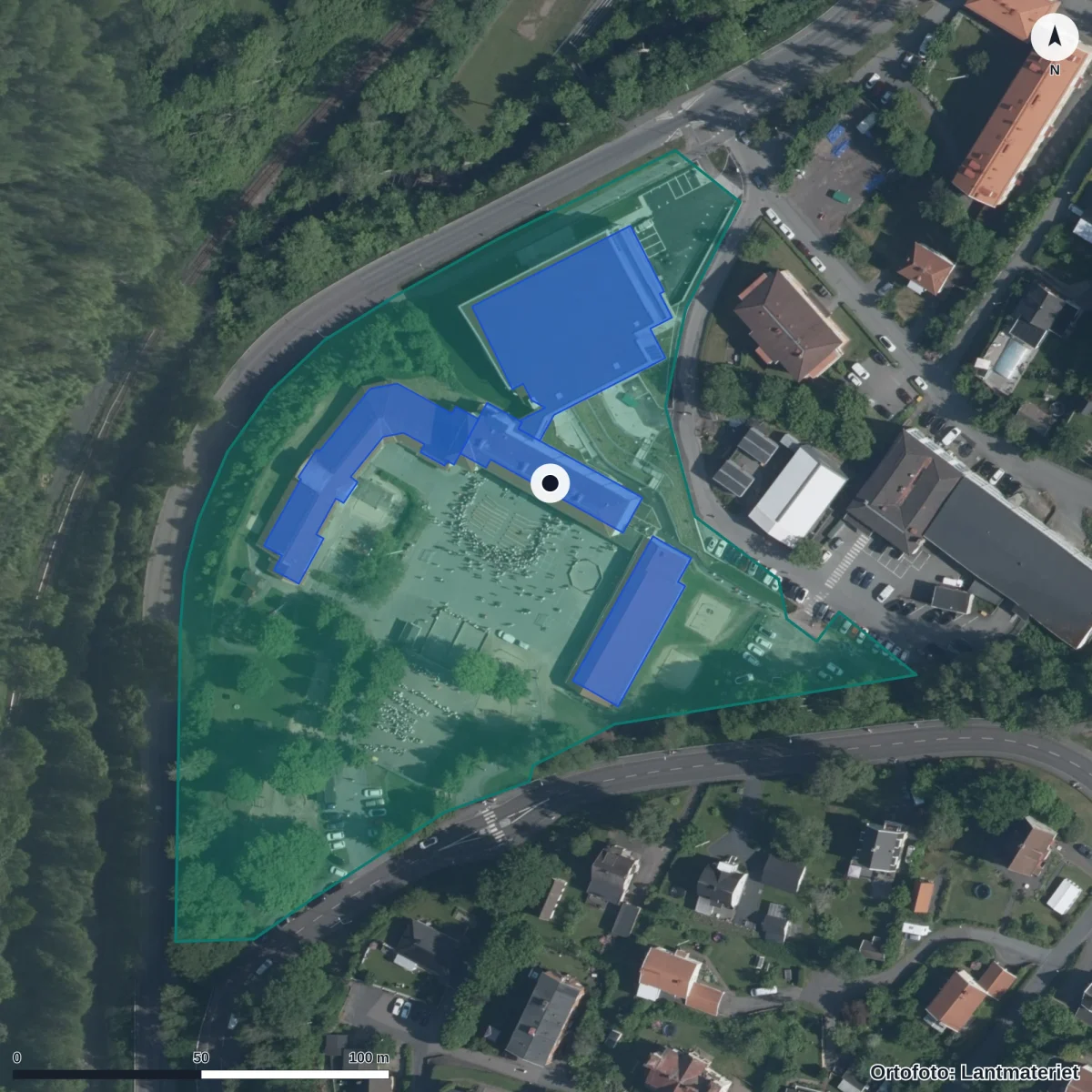 Flygbild över Slättenskolan, ortofoto från Lantmäteriet