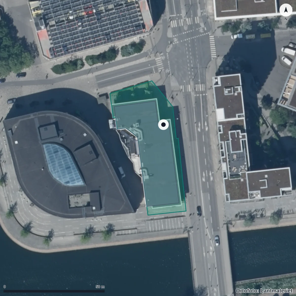 Flygbild över KLARA Teoretiska Gymnasium Malmö, ortofoto från Lantmäteriet