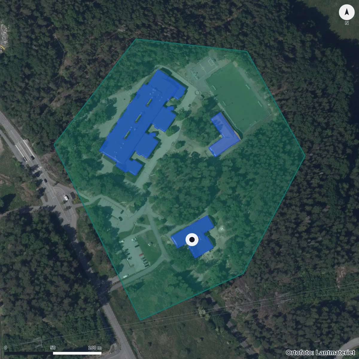 Flygbild över Sjökarbyskolan, ortofoto från Lantmäteriet