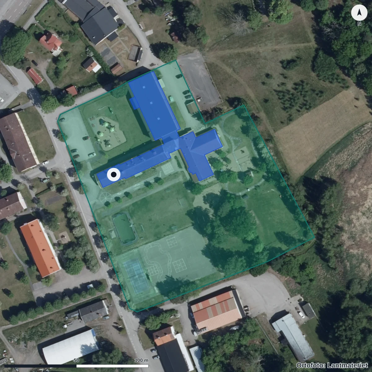 Flygbild över Loftahammars skola, ortofoto från Lantmäteriet