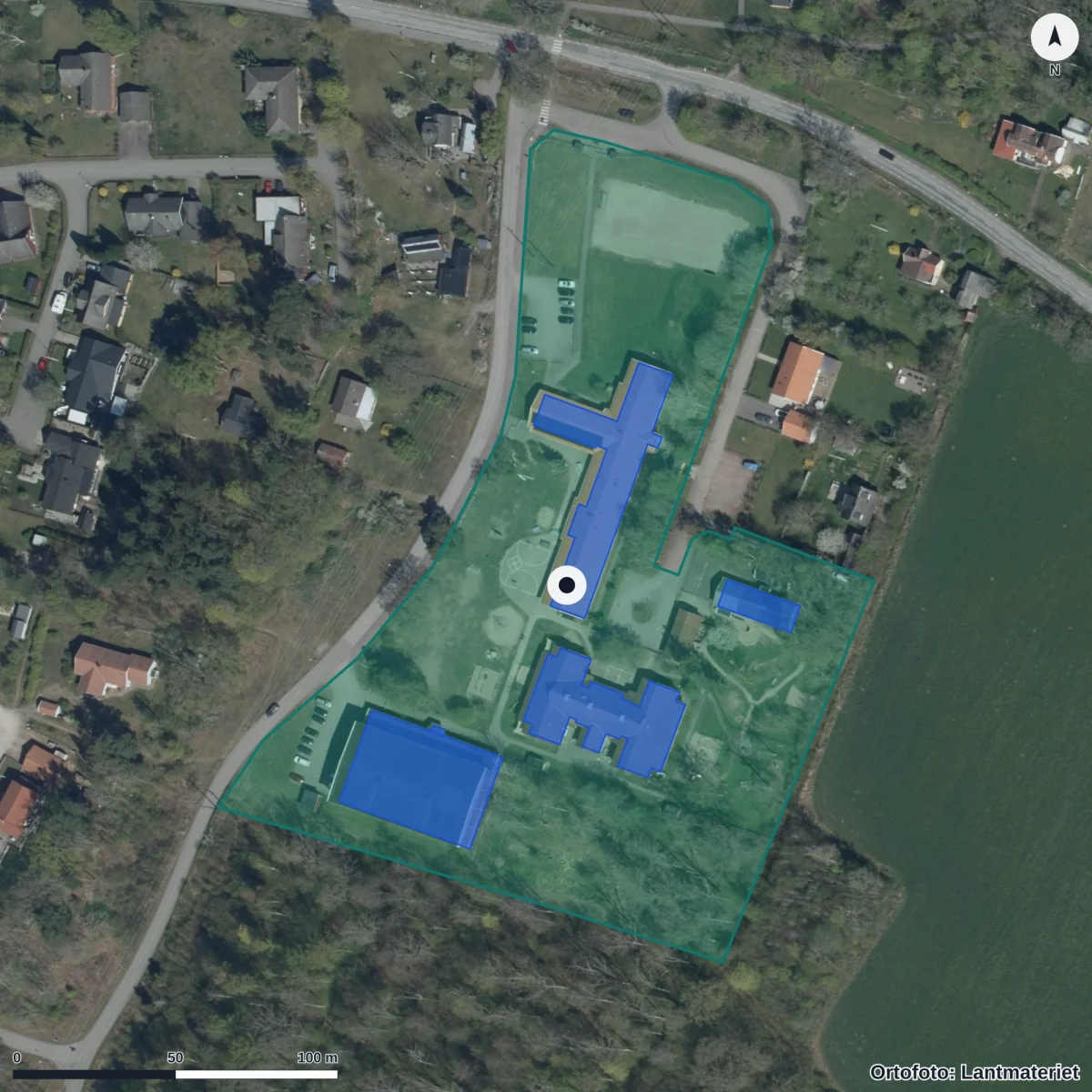 Flygbild över Rälla skola, ortofoto från Lantmäteriet