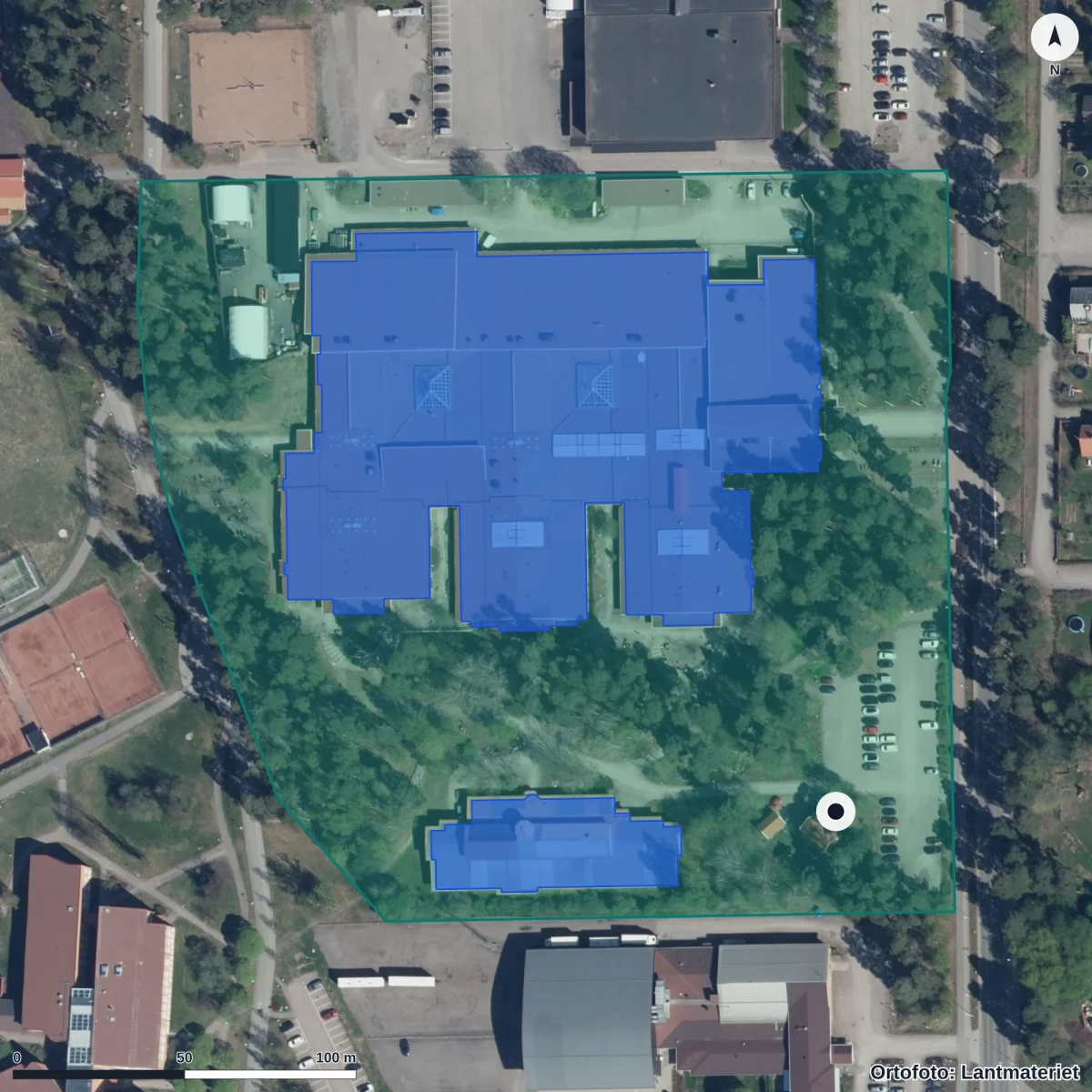 Flygbild över Lugnetgymnasiet, ortofoto från Lantmäteriet