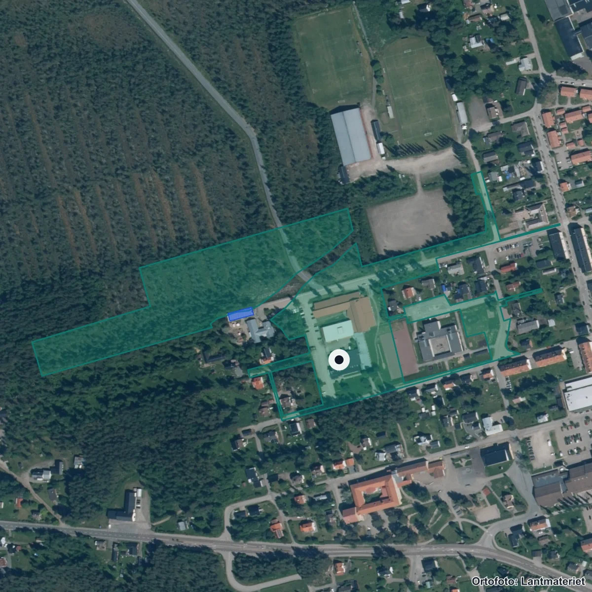 Flygbild över Vansbro Lärcentrum, ortofoto från Lantmäteriet