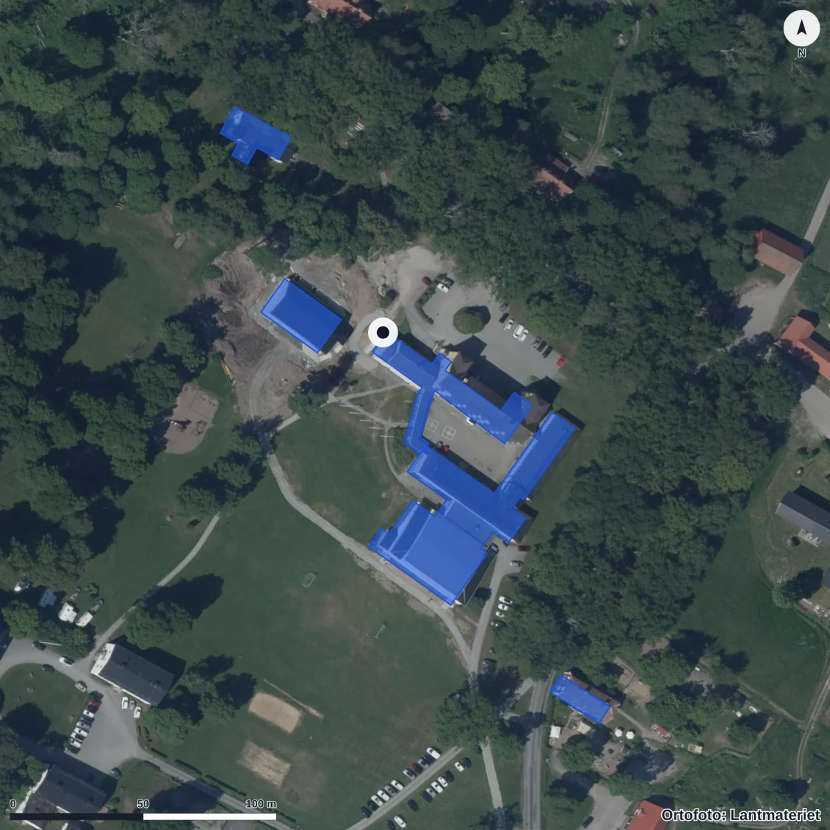 Flygbild över Ekebyholm Gymnasium, ortofoto från Lantmäteriet