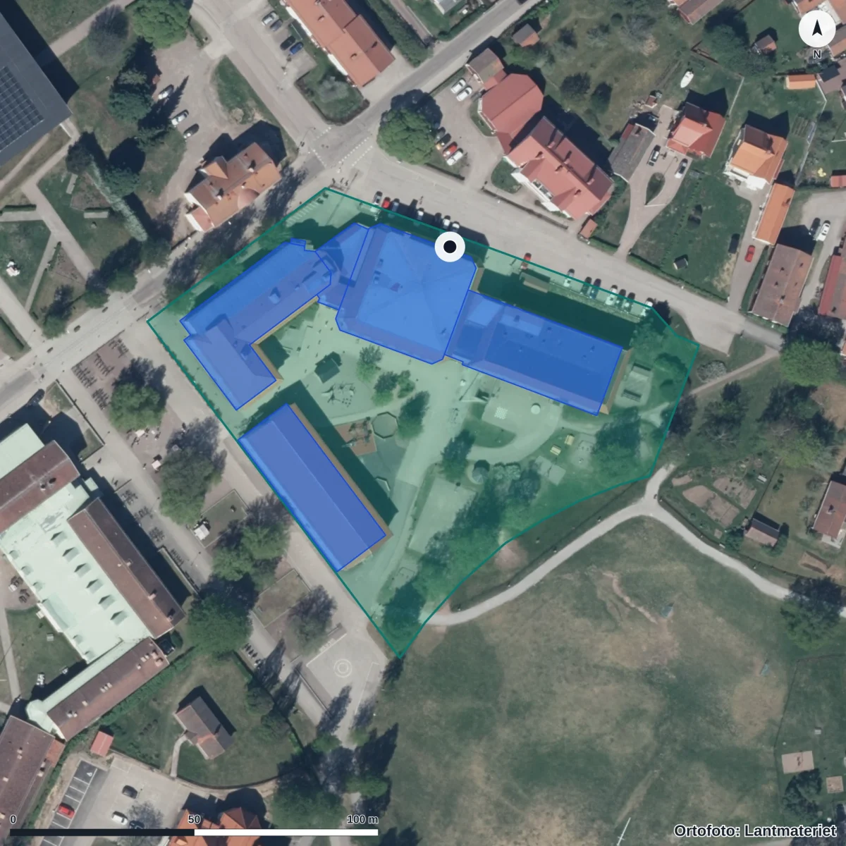 Flygbild över Åkerö skola, ortofoto från Lantmäteriet