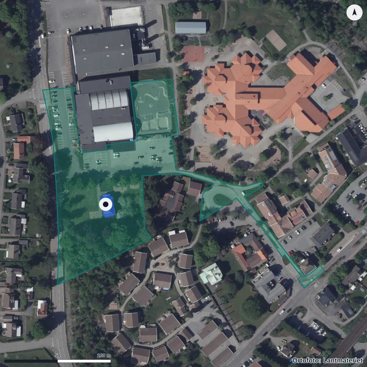 Flygbild över Lindénska skolan, ortofoto från Lantmäteriet
