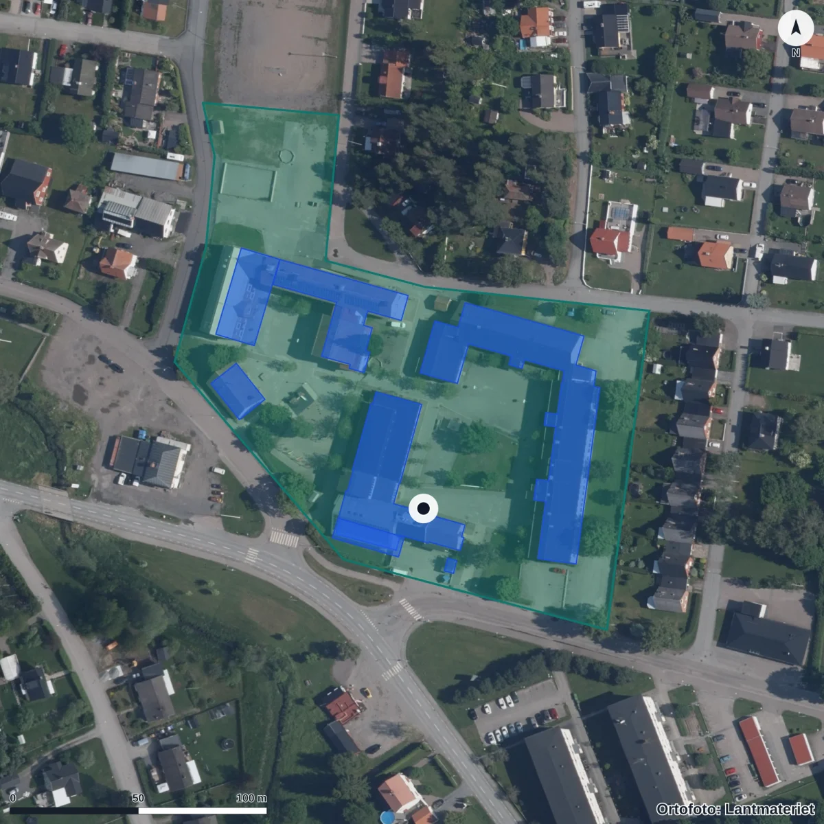 Flygbild över Östervåla skola, ortofoto från Lantmäteriet