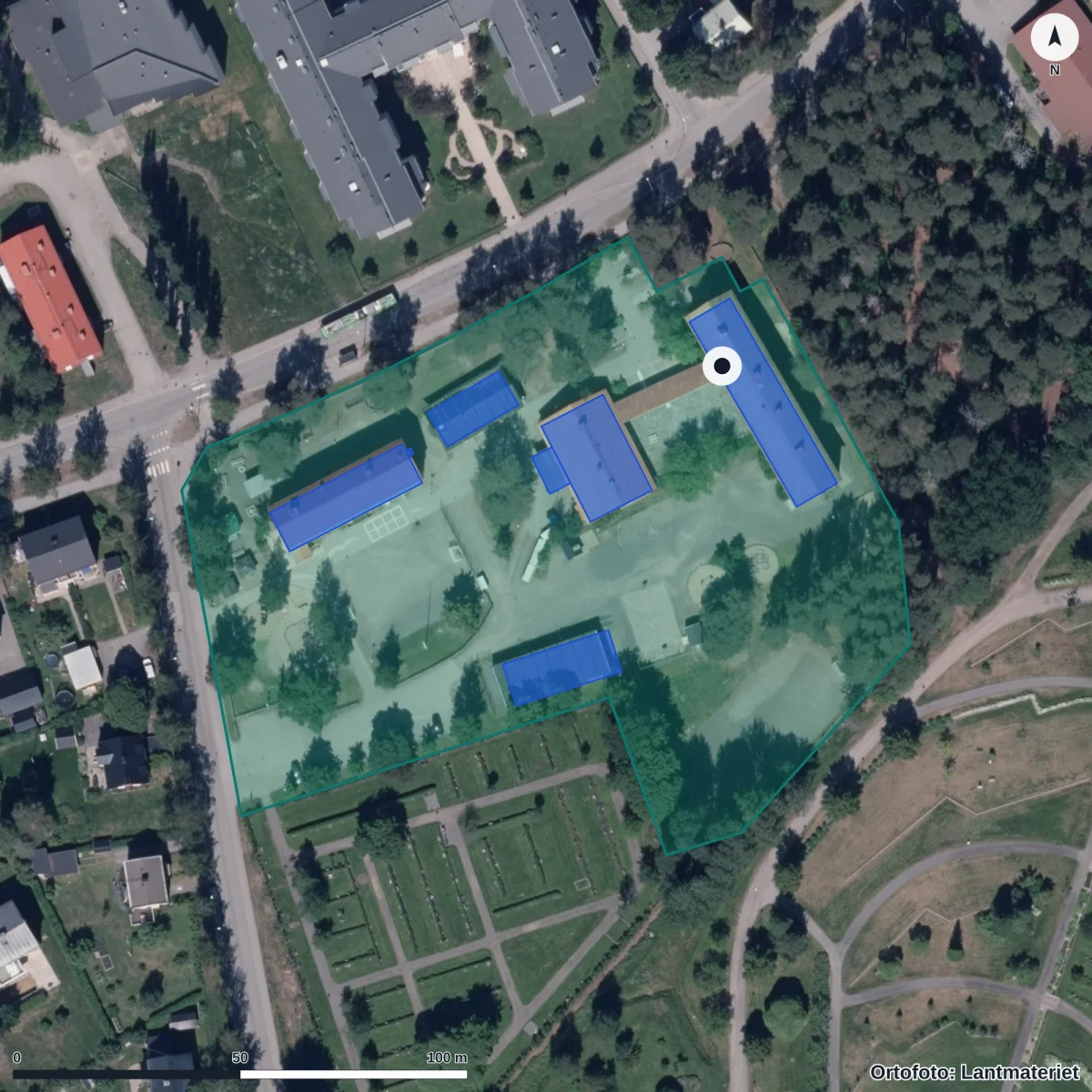Flygbild över Backens skola, ortofoto från Lantmäteriet
