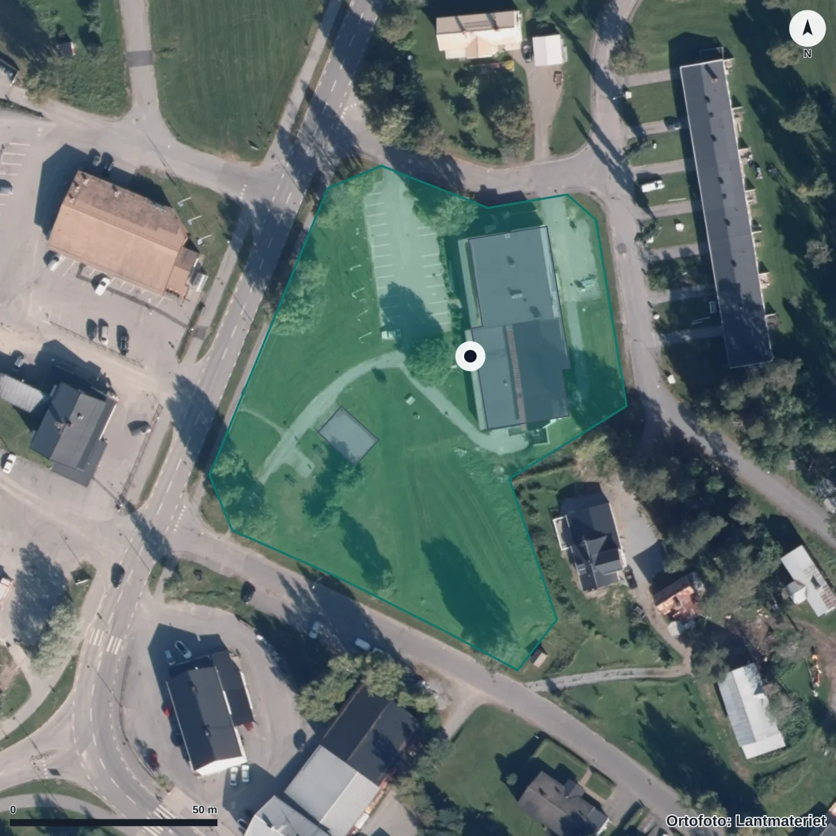 Flygbild över Komvux Bjurholm, ortofoto från Lantmäteriet