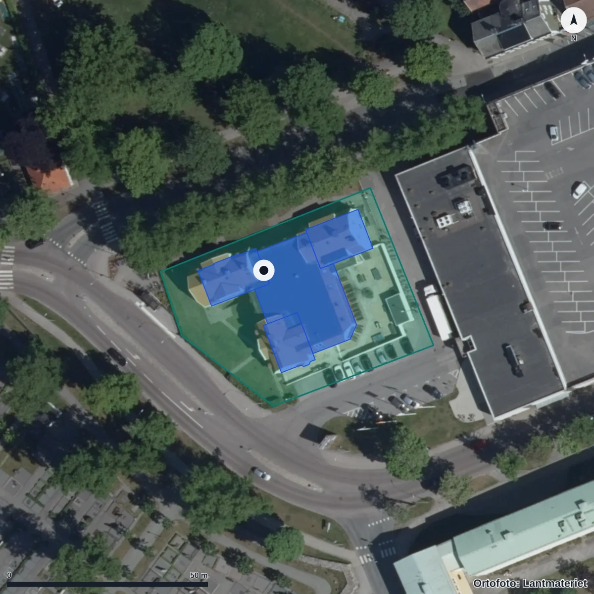 Flygbild över Alphaskolan, ortofoto från Lantmäteriet