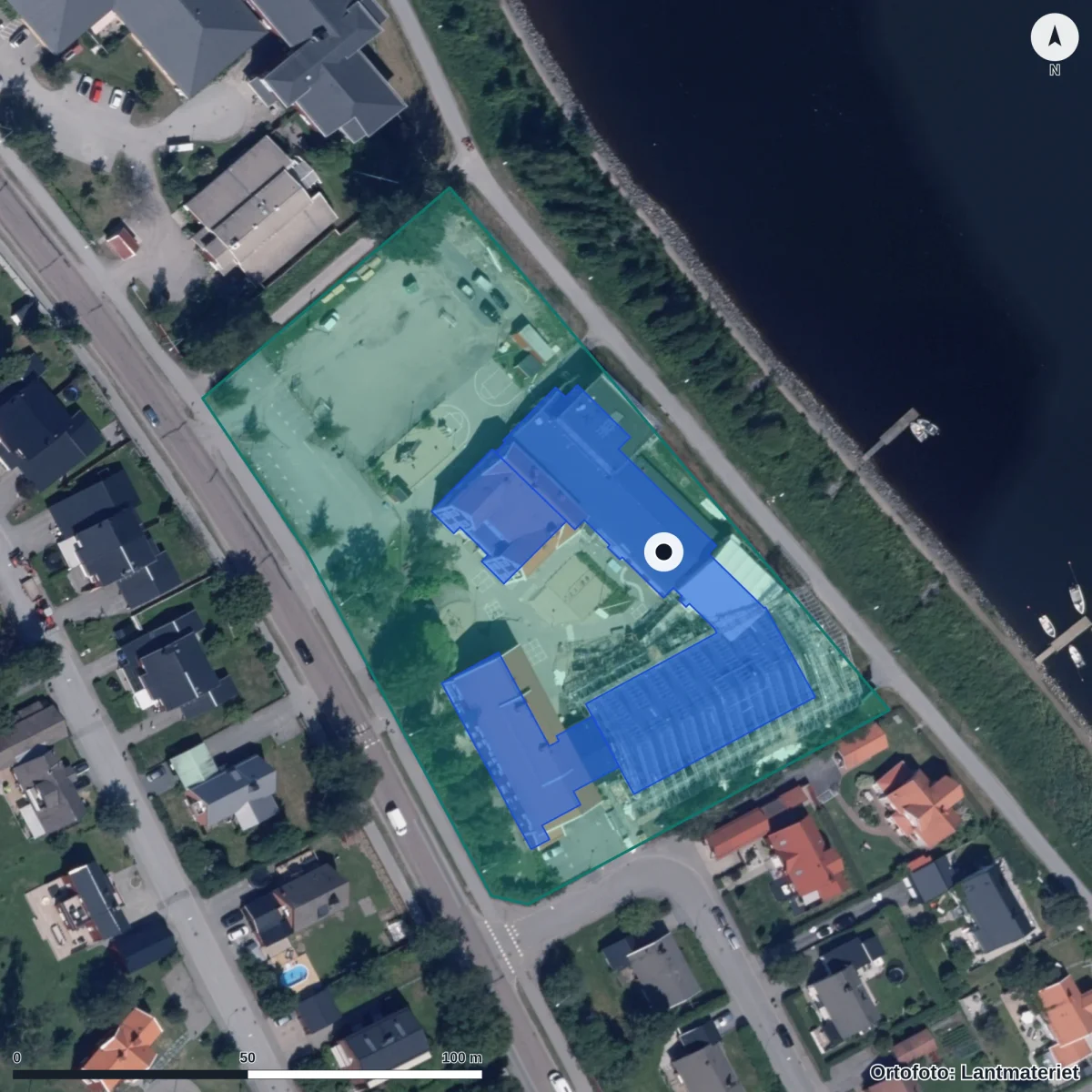 Flygbild över Östtegs skola, ortofoto från Lantmäteriet