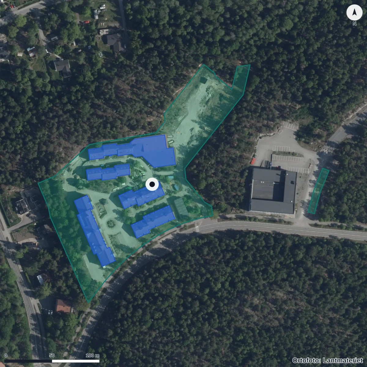 Flygbild över Tullinge gymnasium, ortofoto från Lantmäteriet