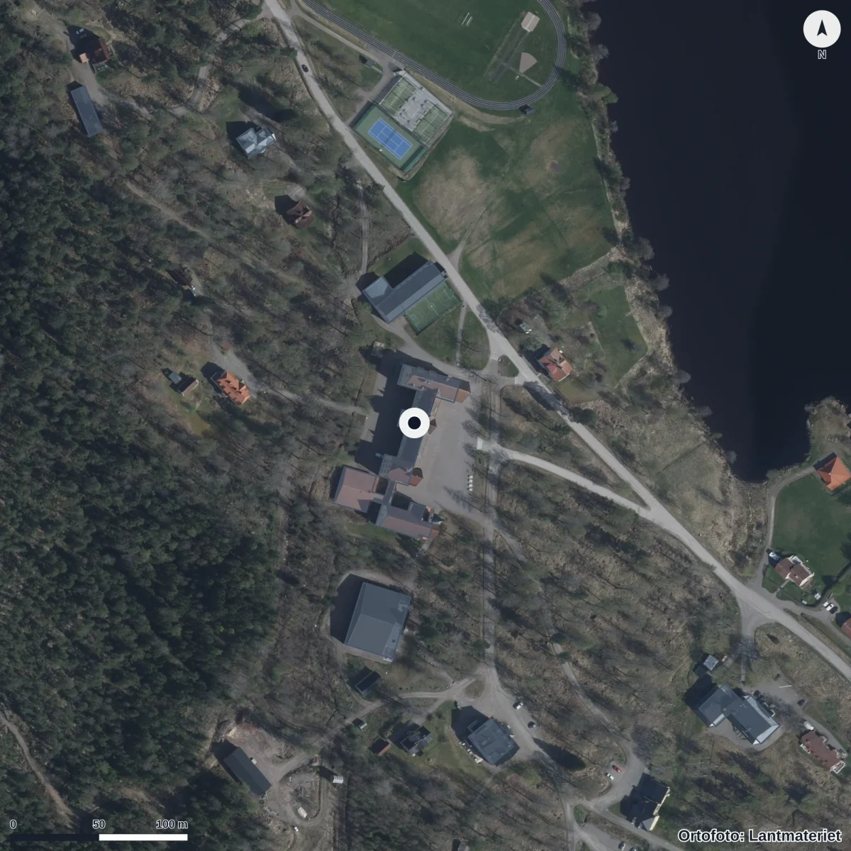 Flygbild över Lundsbergs skola, ortofoto från Lantmäteriet