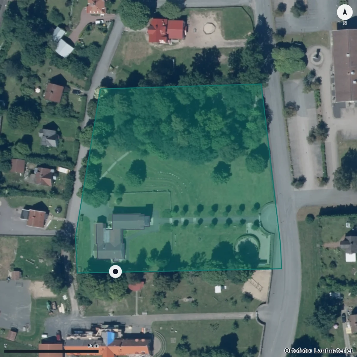 Flygbild över färe montessoriskola, ortofoto från Lantmäteriet