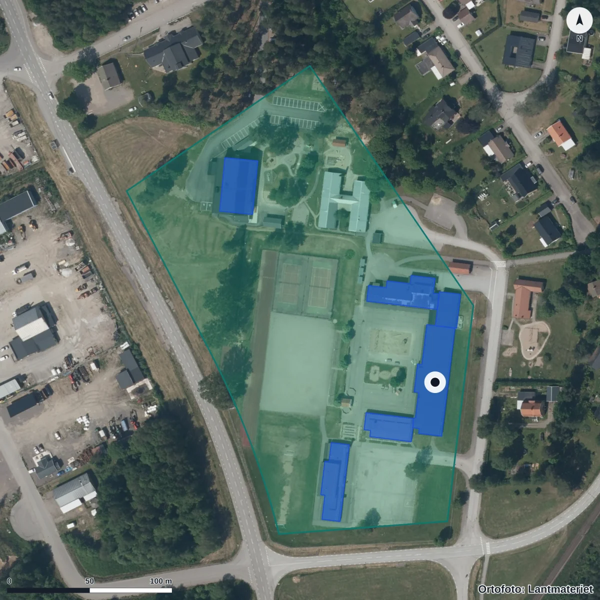 Flygbild över Åsbro skola, ortofoto från Lantmäteriet