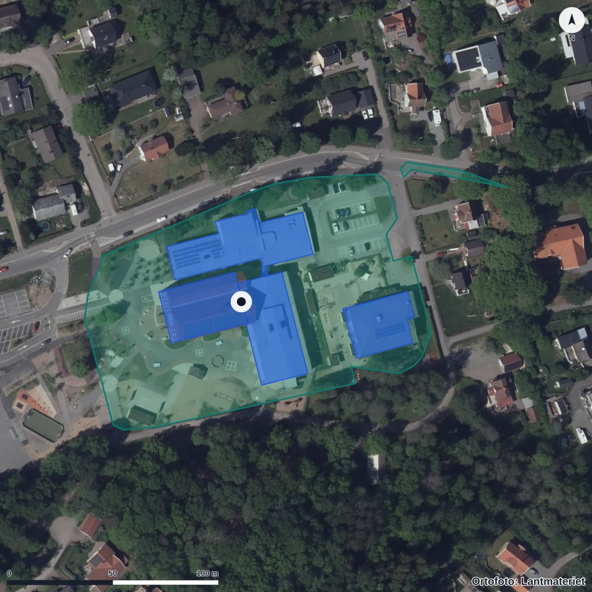 Flygbild över Berghultskolan, ortofoto från Lantmäteriet
