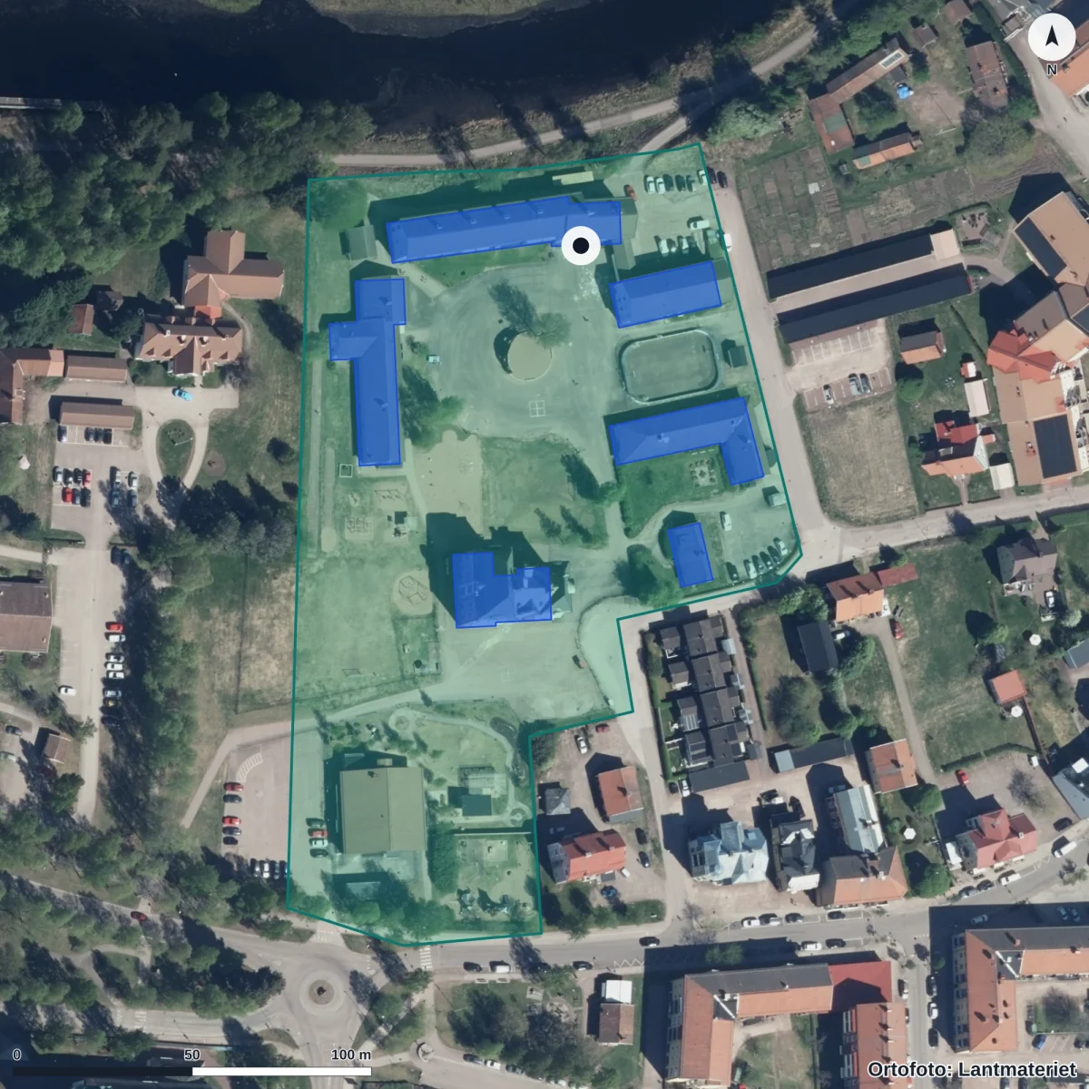 Flygbild över Kyrkbyns skola, ortofoto från Lantmäteriet