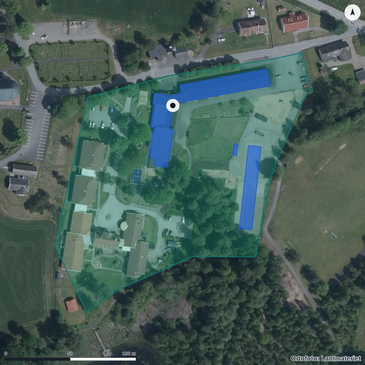 Flygbild över Klockargårdskolan, ortofoto från Lantmäteriet