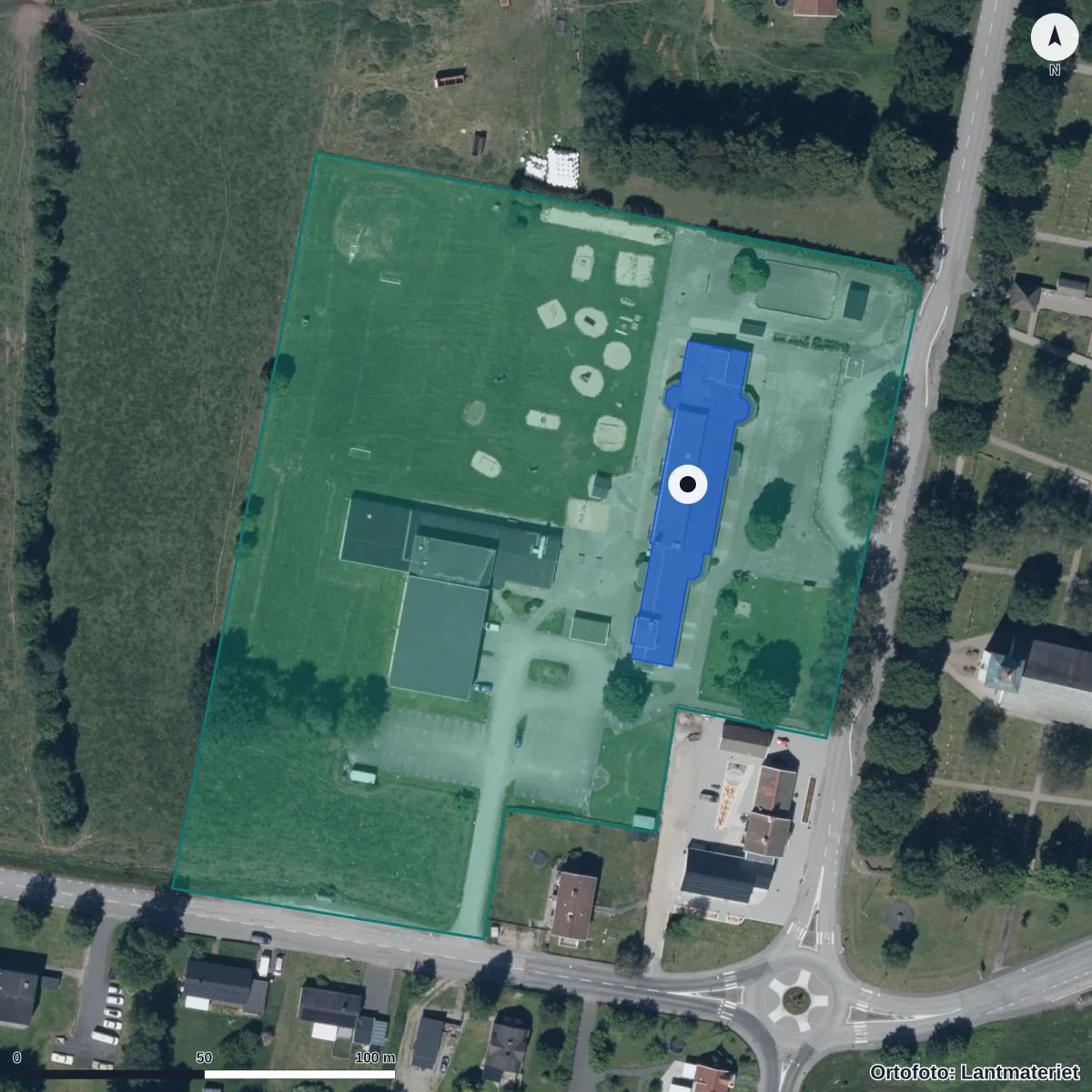 Flygbild över Astradskolan, ortofoto från Lantmäteriet