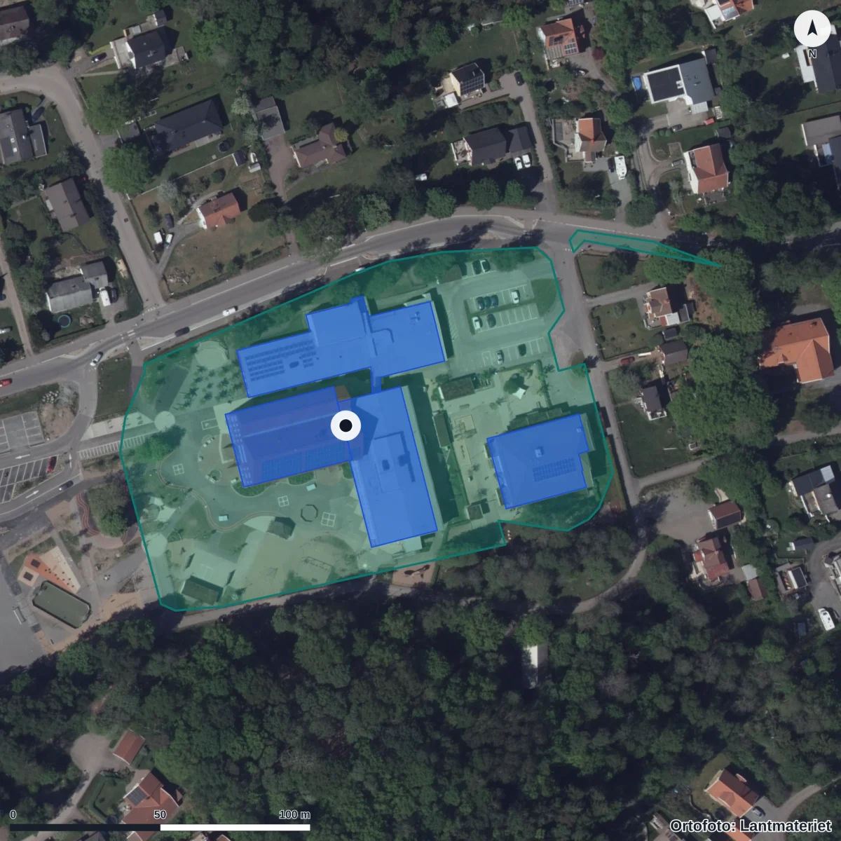 Flygbild över Berghultskolan, ortofoto från Lantmäteriet