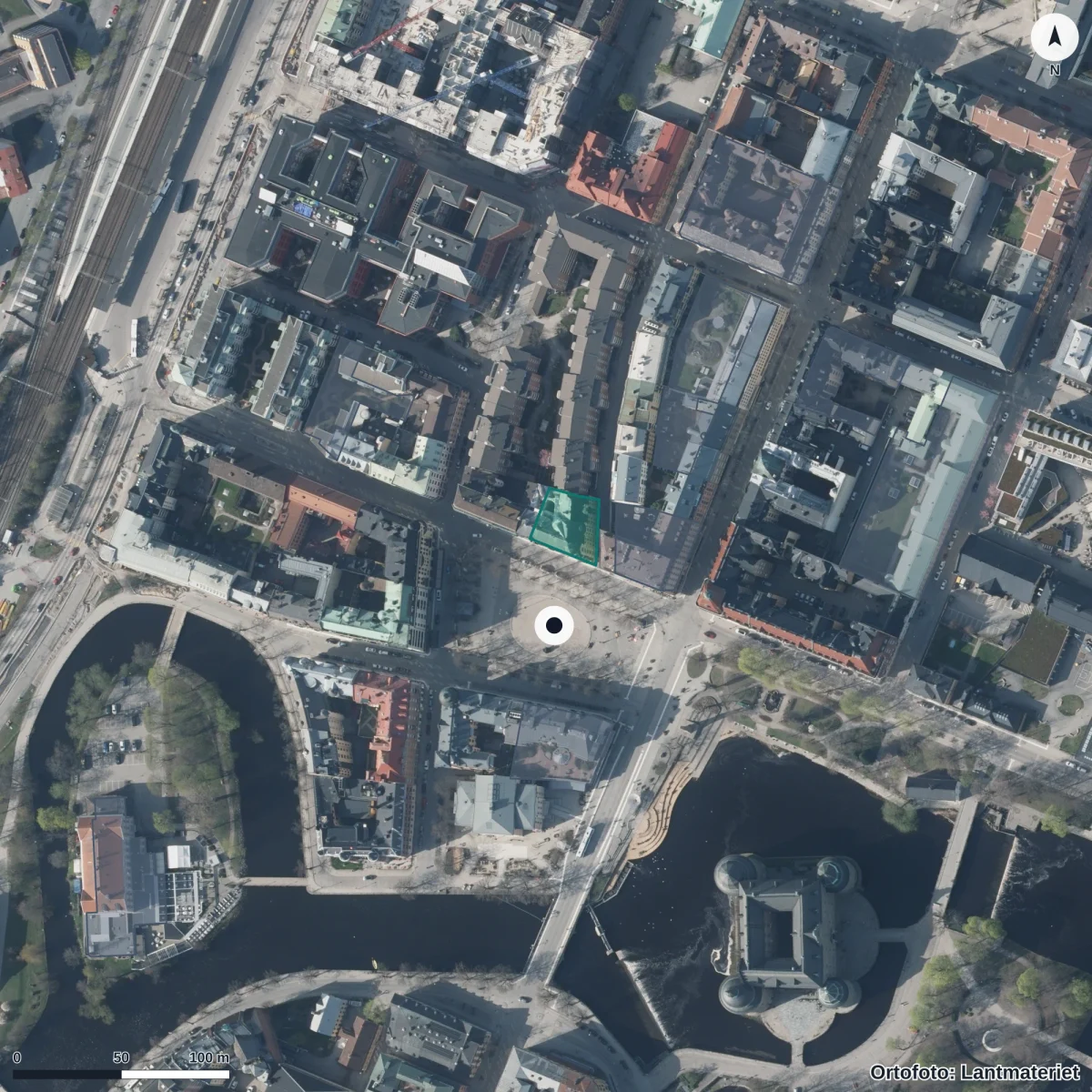 Flygbild över Magelungens Grundskola Örebro, ortofoto från Lantmäteriet