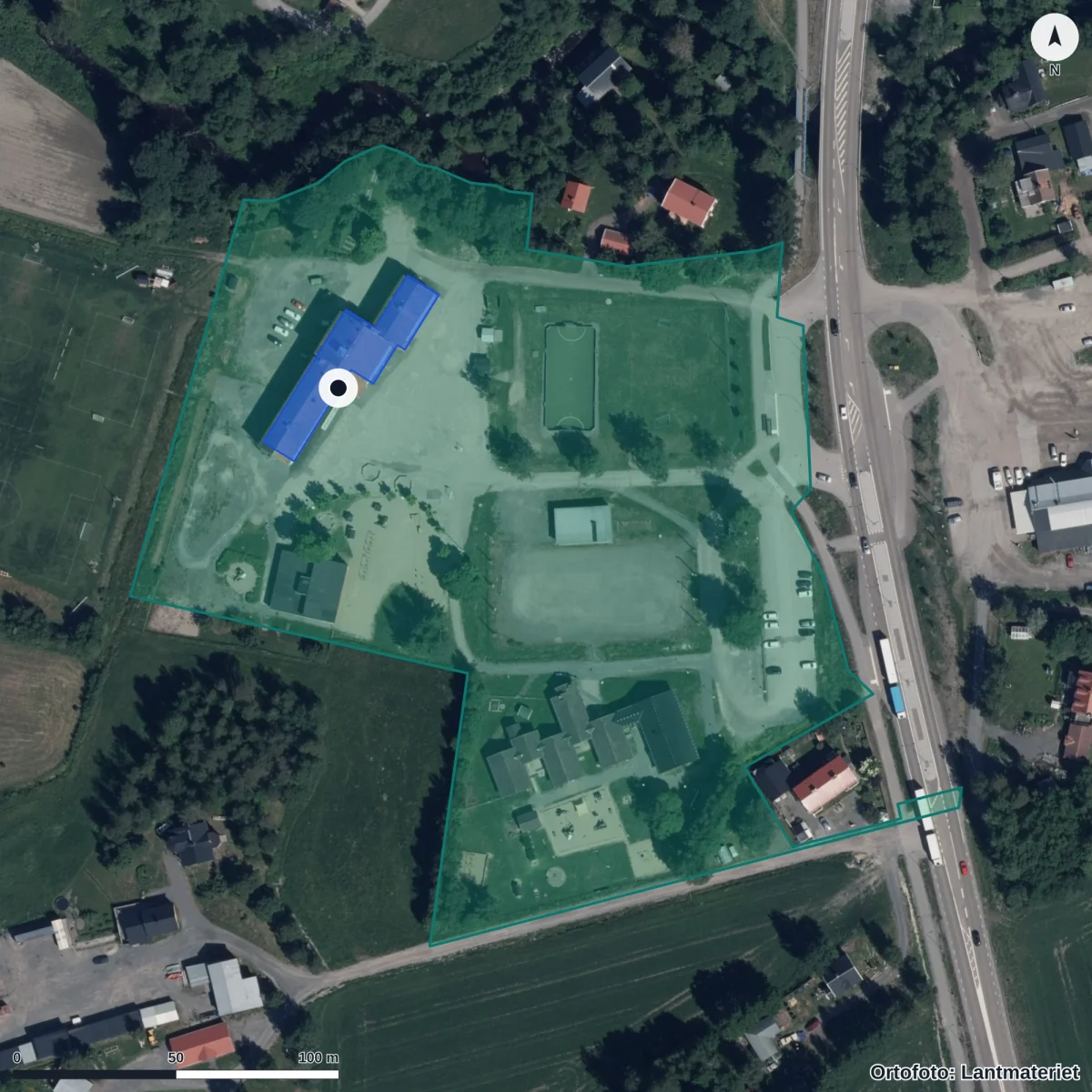 Flygbild över Älandsbro skola, ortofoto från Lantmäteriet