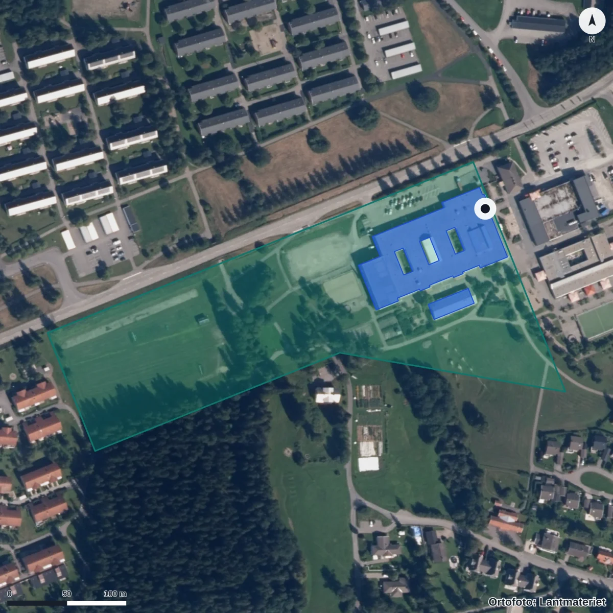 Flygbild över Vallaskolan, ortofoto från Lantmäteriet