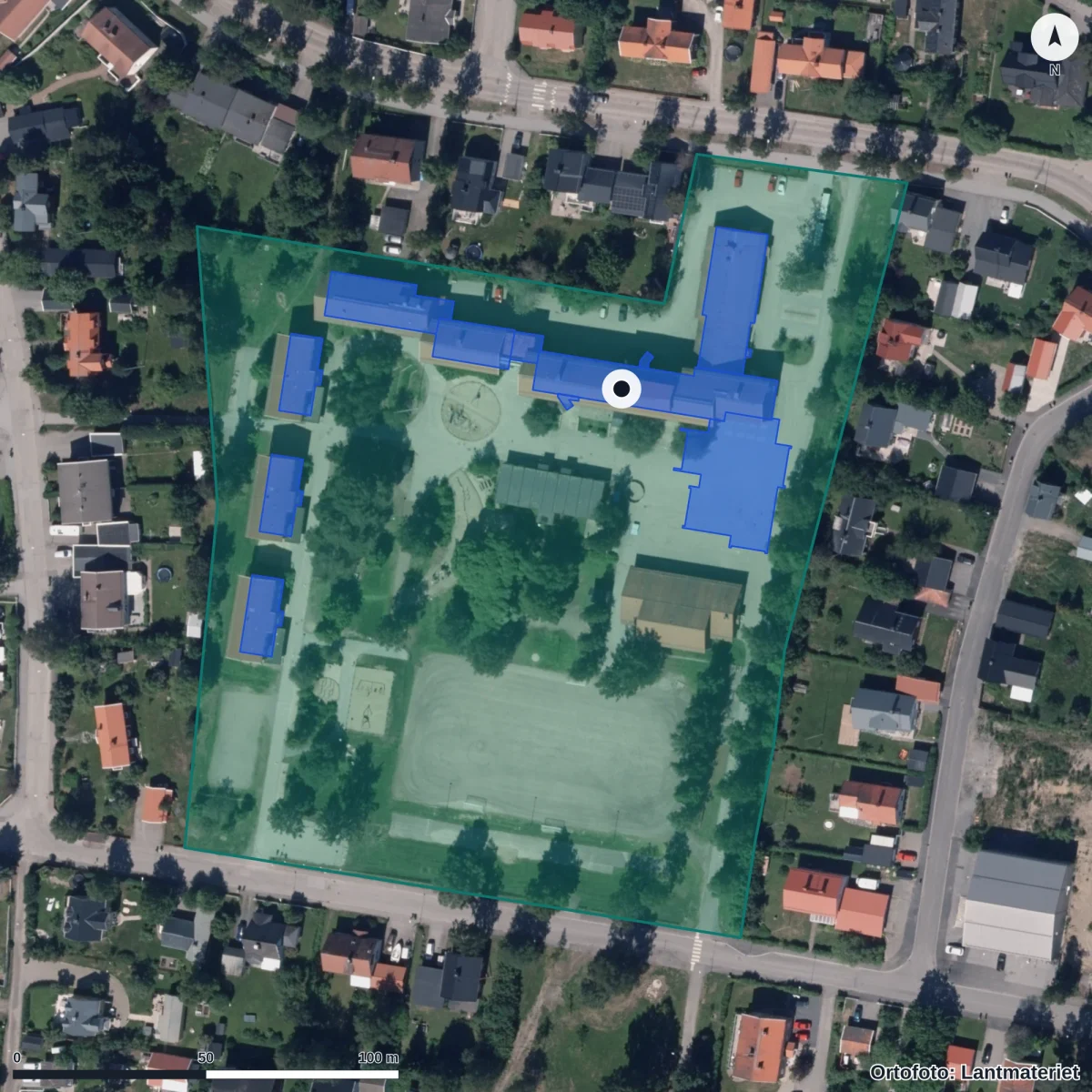 Flygbild över Grisbacka skola, ortofoto från Lantmäteriet