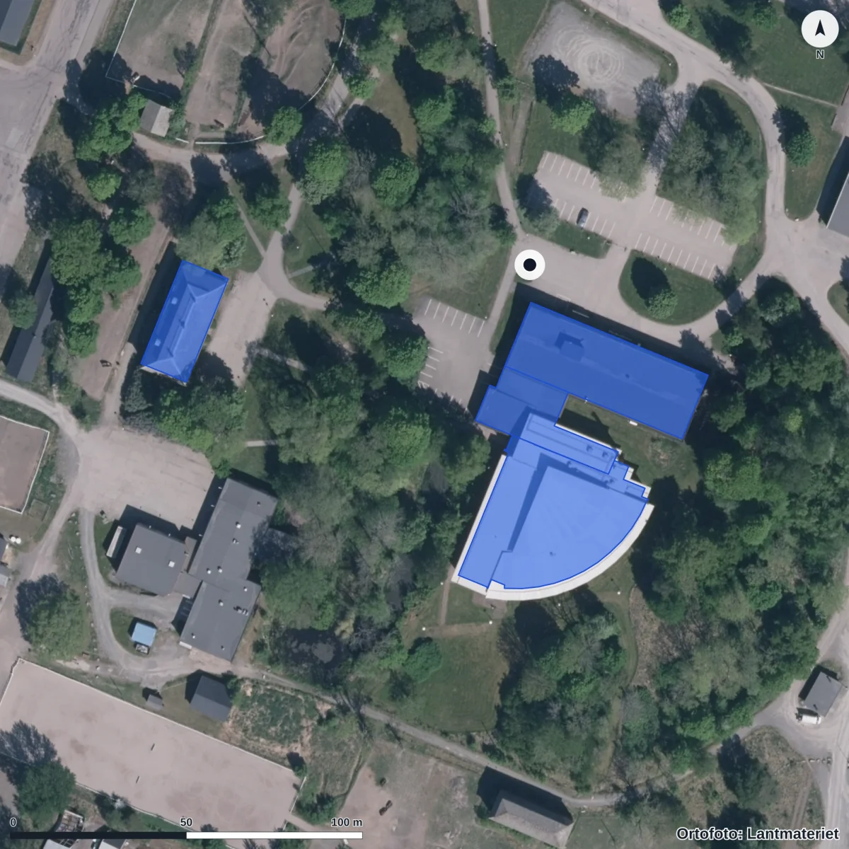 Flygbild över Herrgårdsgymnasiet, ortofoto från Lantmäteriet