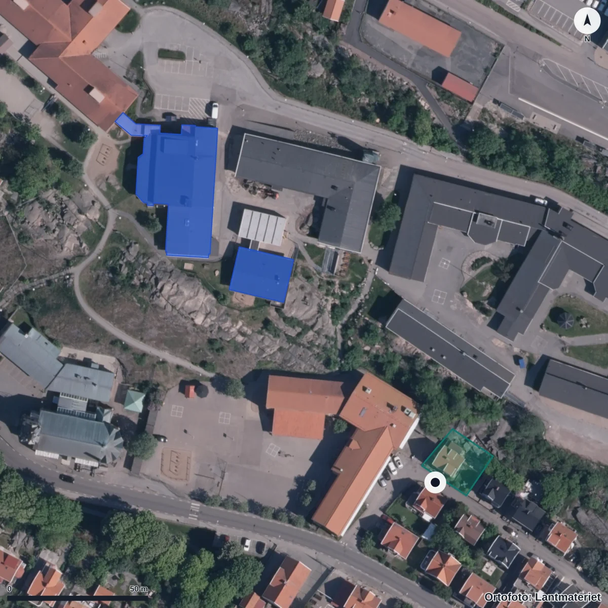 Flygbild över Kungshamns skola, ortofoto från Lantmäteriet
