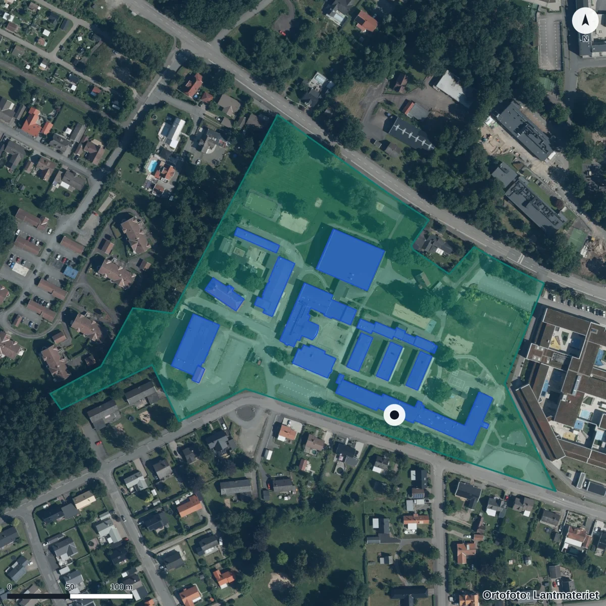 Flygbild över Hässleholms Montessoriskola, ortofoto från Lantmäteriet