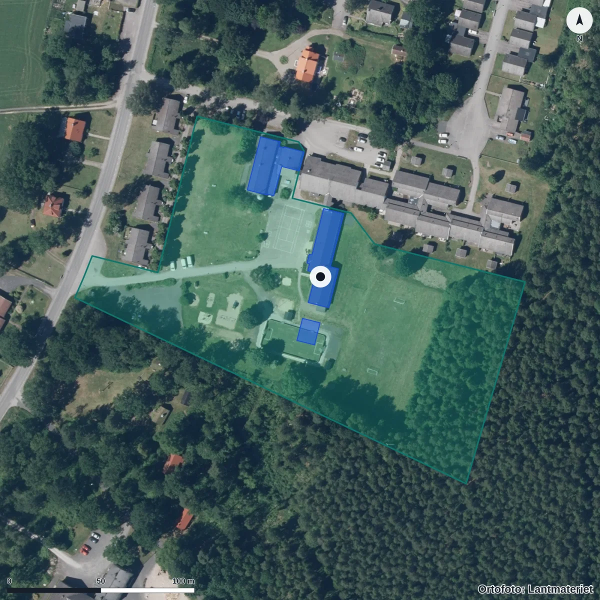 Flygbild över Virestads Friskola, ortofoto från Lantmäteriet