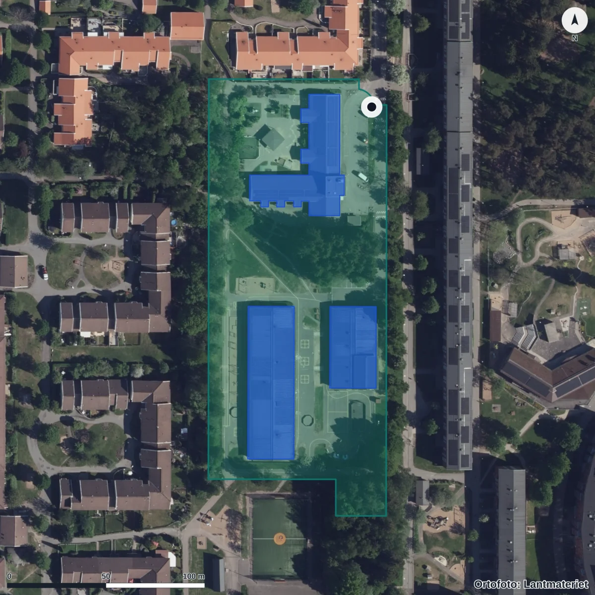 Flygbild över Solbackeskolan, ortofoto från Lantmäteriet