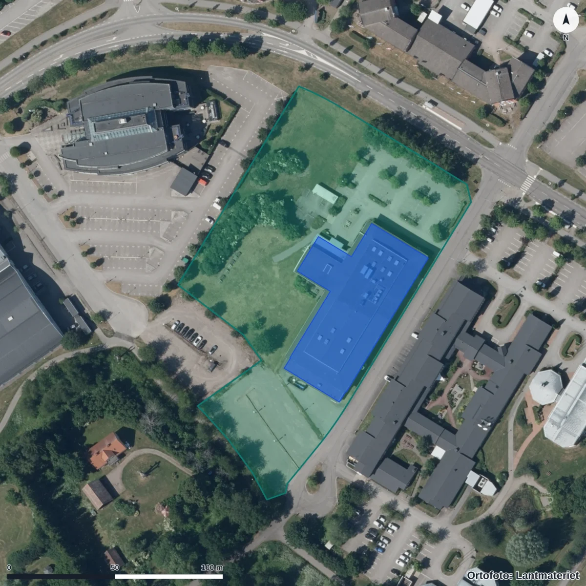 Flygbild över Vallastaden skola, ortofoto från Lantmäteriet