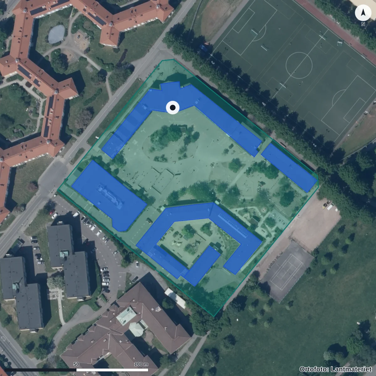 Flygbild över Mellanhedsskolan, ortofoto från Lantmäteriet