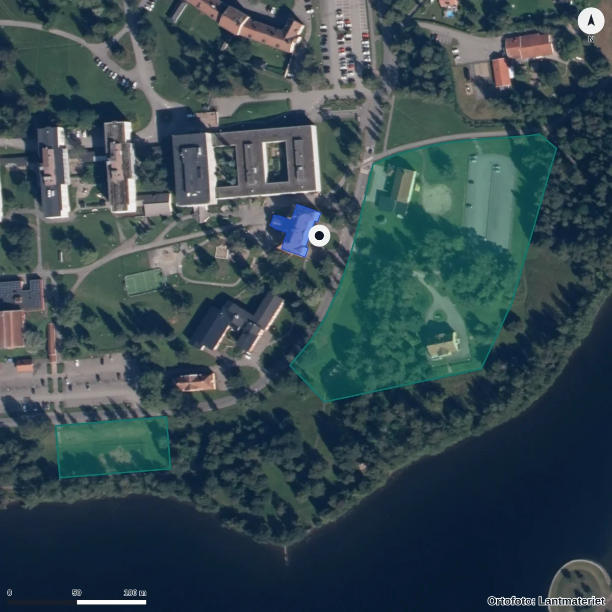 Flygbild över Arnljotskolan, ortofoto från Lantmäteriet