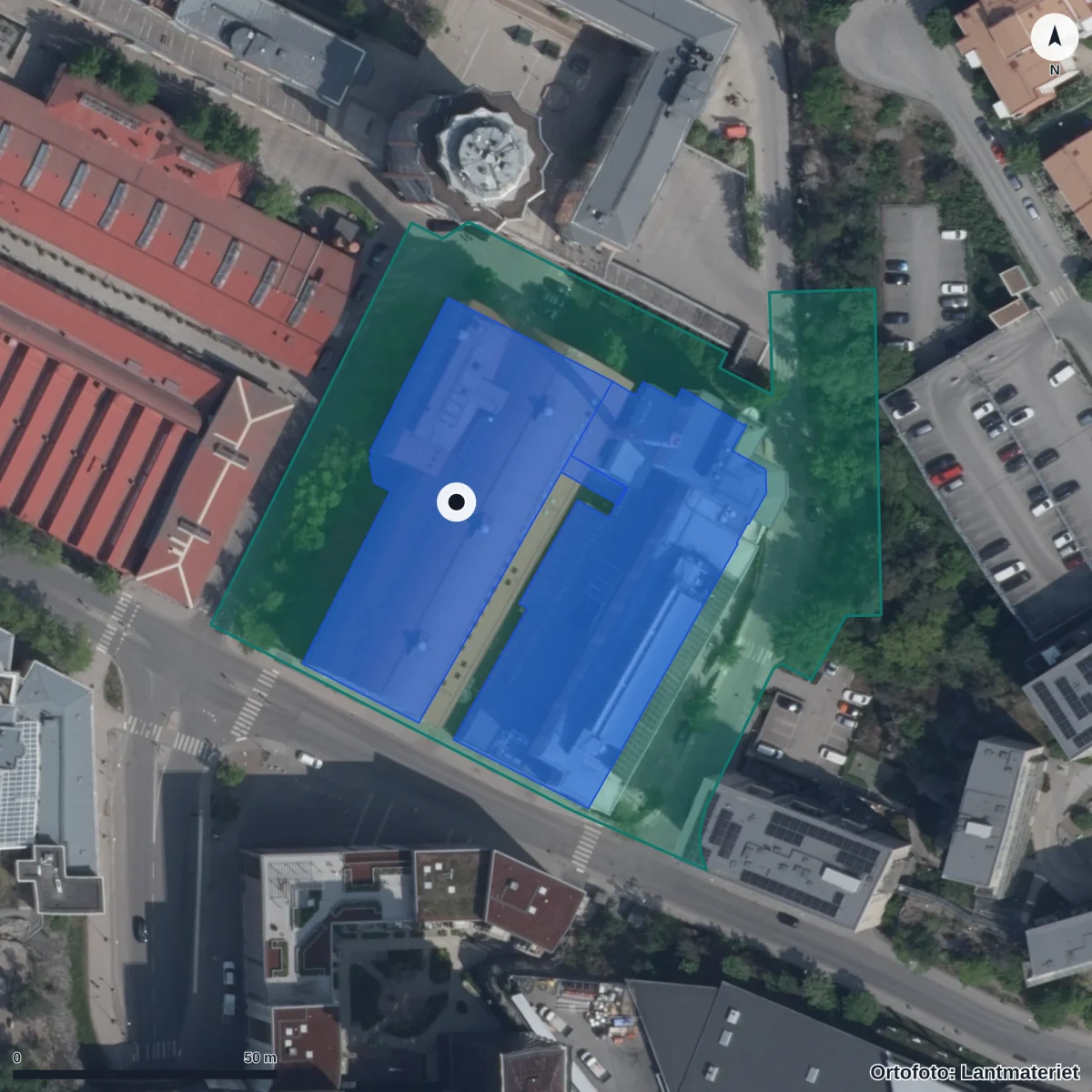 Flygbild över Nacka Strands Gymnasium, ortofoto från Lantmäteriet