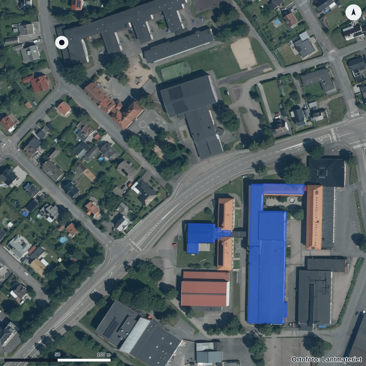 Flygbild över Läredaskolan, ortofoto från Lantmäteriet