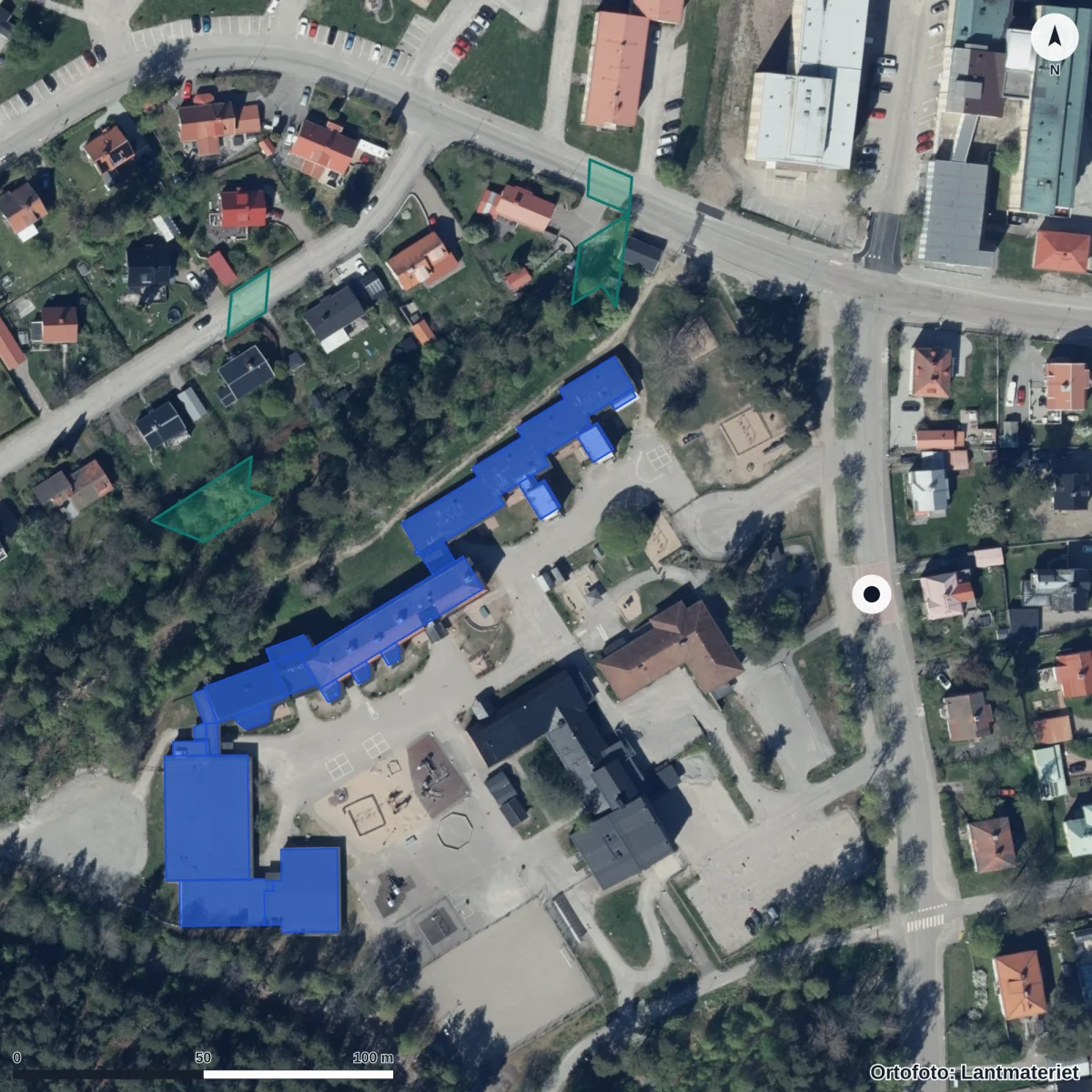 Flygbild över Hudiksvalls anpassade grundskola, ortofoto från Lantmäteriet
