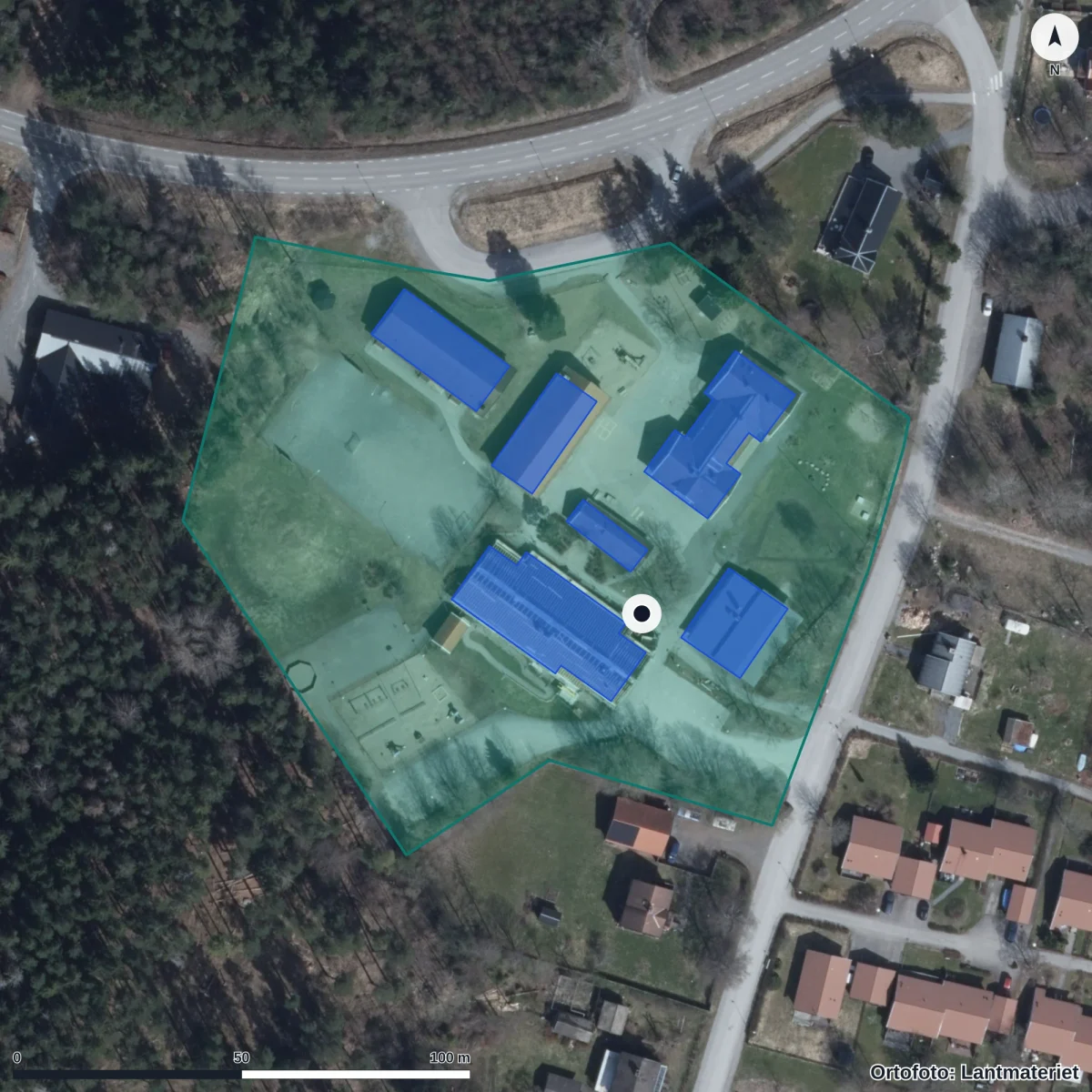 Flygbild över Ås skola, ortofoto från Lantmäteriet
